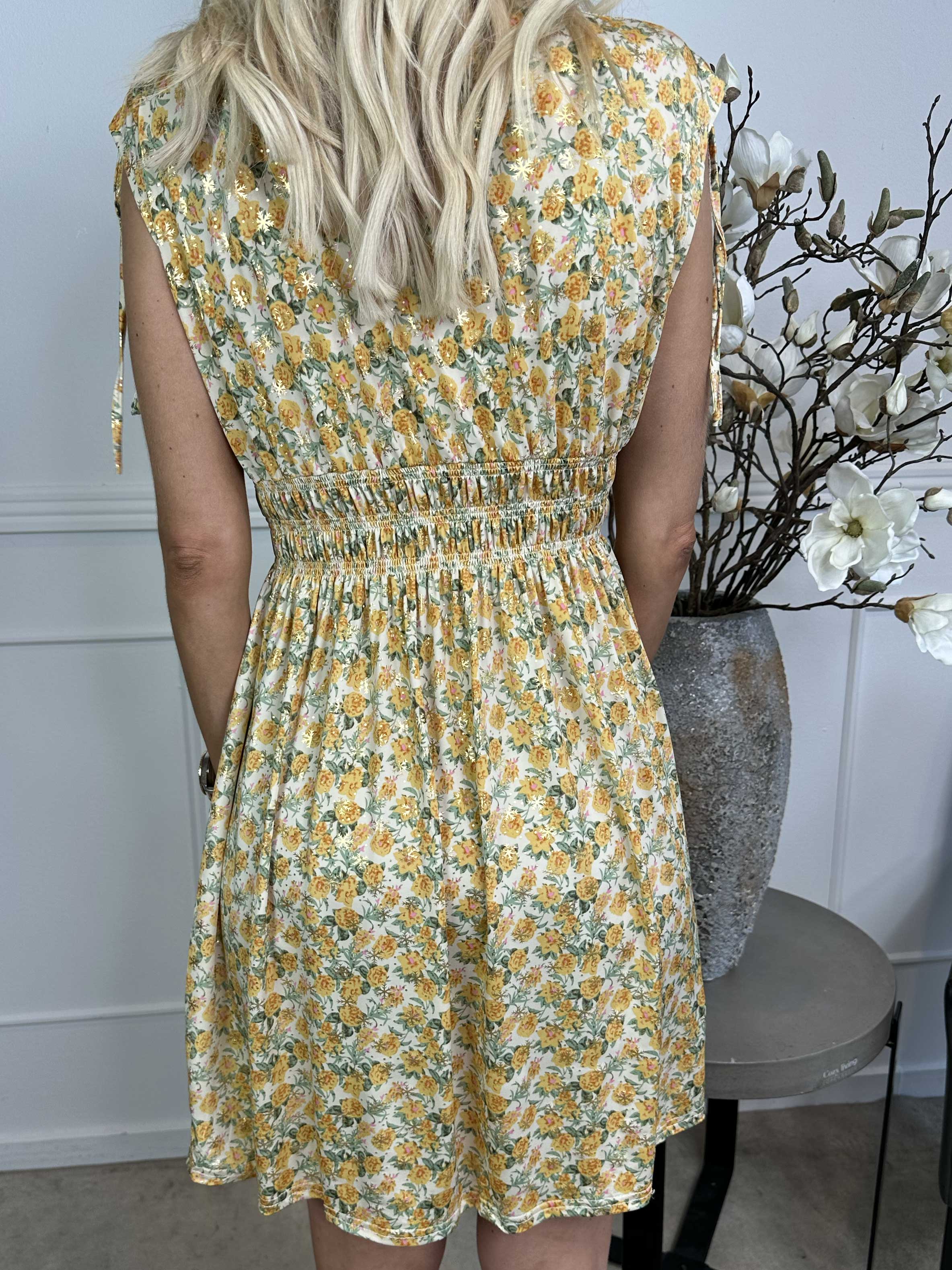 Pams Small Flower Short - Kort elastisk kjole i krølfrit stof